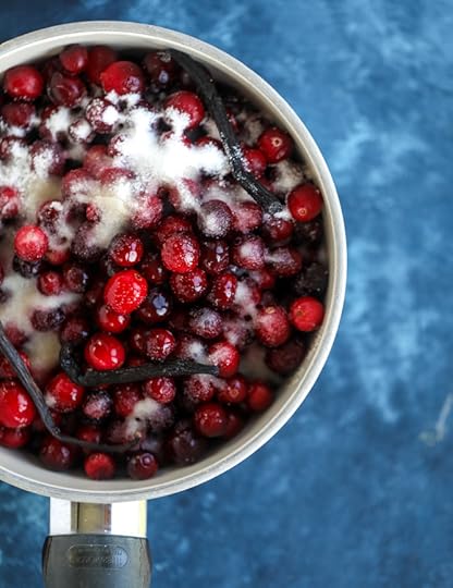 bourbon cider vanilla cranberry sauce I howsweeteats.com #thanksgiving #cranberrysauce #sidedish