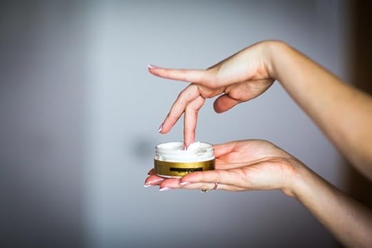 merilin-taimre-paljas-porgand-blogi-jenni-korjus-kersti-niglas-armastus-keha-enesekindlus-enesearmastus-kaal-paks-peenike-abikaasa-pure-cosmetics-loodus-kosmeetika-puhas-öko-naturaalne