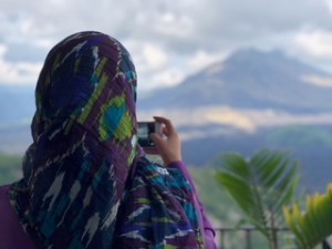 Shelina Janmohamed overlooking Mount Batur