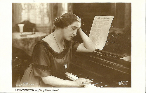 Henny Porten in Die goldene Krone (1920)