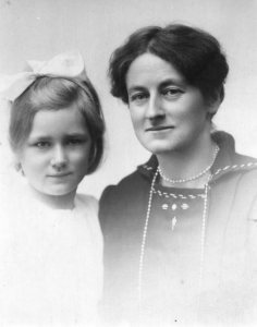 resiliency, Oswald Chambers, Mrs. Oswald Chambers, WWI, England following WWI, Ian Rutledge novels, Charles Todd, Singled Out, dealing with a teenager