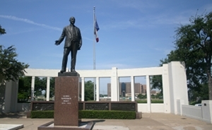 George Bannerman Dealey, Dealey Plaza, statue of the powerful business mogul