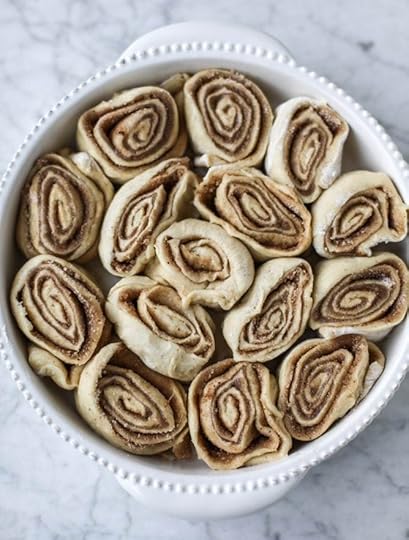 one hour eggnog cinnamon rolls I howsweeteats.com #christmas #holidays #eggnog #cinnamonrolls #breakfast