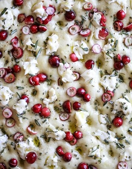 cranberry brie focaccia bread I howsweeteats.com #cranberry #focaccia #bread #christmas