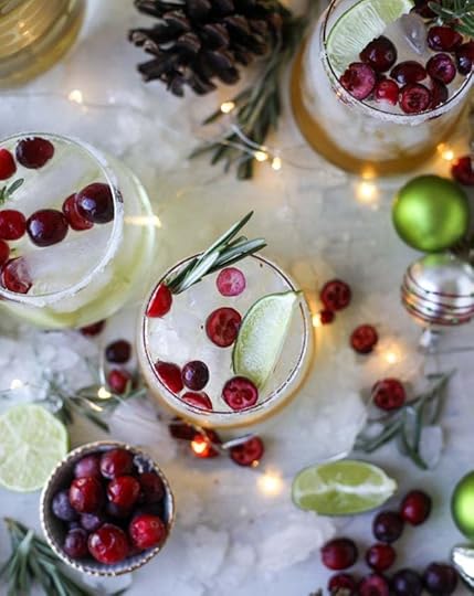 mistletoe margaritas I howsweeteats.com #christmas #margaritas #cocktails