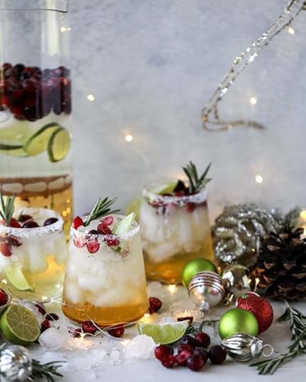 mistletoe margaritas I howsweeteats.com #christmas #margaritas #cocktails