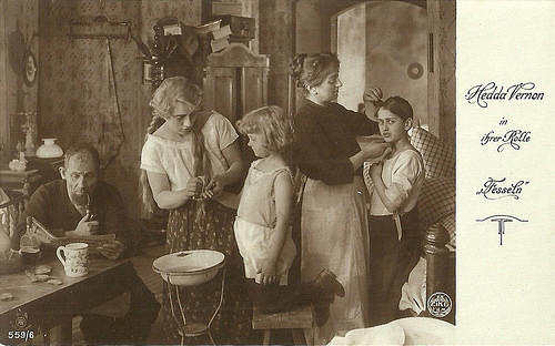 Hedda Vernon in Fesseln