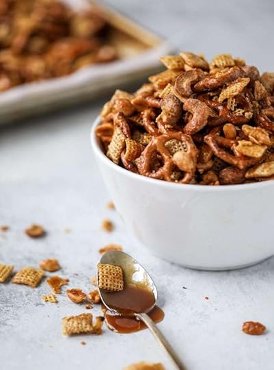 chipotle caramel chex mix recipe I howsweeteats.com #chexmix #snackmix #holidays #christmas