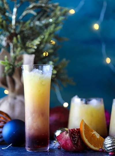 tequila christmas sunrise I howsweeteats.com #cocktails #tequila #sunrise #christmas 