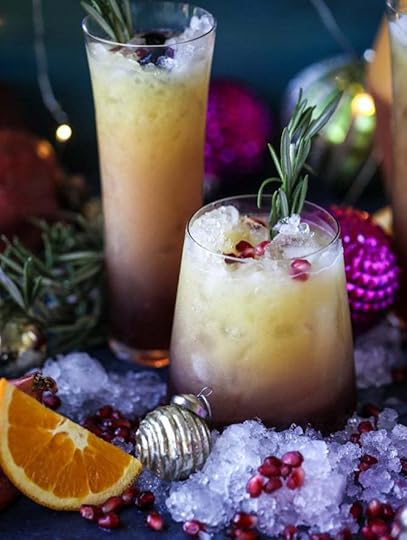 tequila christmas sunrise I howsweeteats.com #cocktails #tequila #sunrise #christmas 