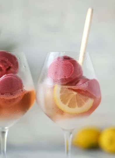 cocktails and snacks for new year's eve I howsweeteats.com