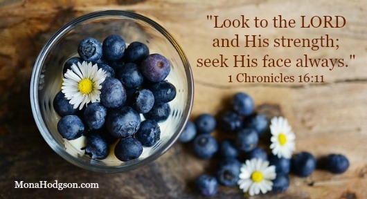 12 Bible Verses to Live By in 2018 www.monahodgson.com