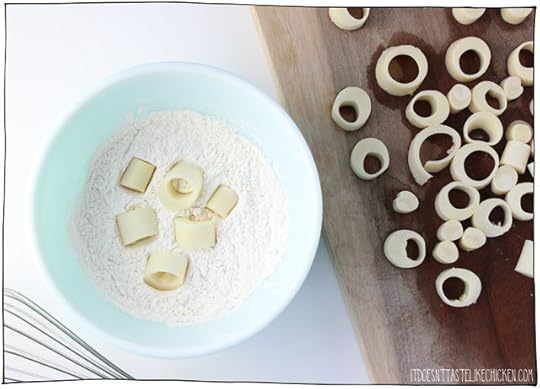 Heart of Palm Calamari! Heart of palm is the perfect vegan substitute for calamari. The tender, flaky texture is perfect. Toss in seasoned flour mixture and serve with wedges of lemon for an easy vegetarian seafood treat! #itdoesnttastelikechicken #heartofpalm #veganseafood #calamari