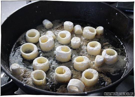 Heart of Palm Calamari! Heart of palm is the perfect vegan substitute for calamari. The tender, flaky texture is perfect. Toss in seasoned flour mixture and serve with wedges of lemon for an easy vegetarian seafood treat! #itdoesnttastelikechicken #heartofpalm #veganseafood #calamari