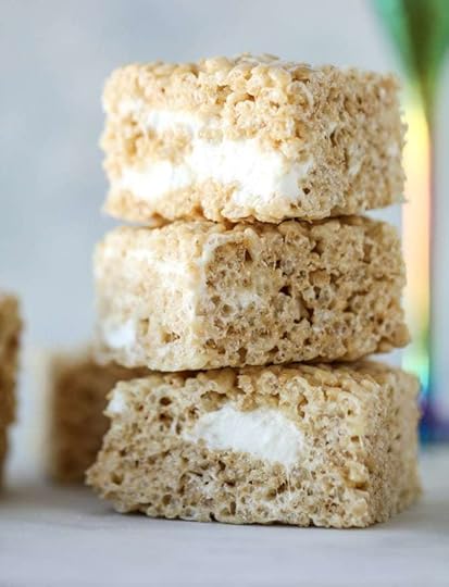 champagne caramel krispie treats I howsweeteats.com #brownrice #ricekrispietreats #champagne #caramel