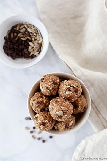 These allergy friendly energy balls are the perfect nut-free, gluten-free snack for kids lunch boxes.