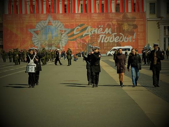 This couple clearly took a wrong turn while walking through St. Petersburg's Palace Square.