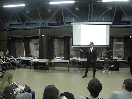 Speaking about comparisons between Siberia and the American Rust Belt at the Novosibirsk State Regional Scientific Library. Photo: Inna Pushkareva