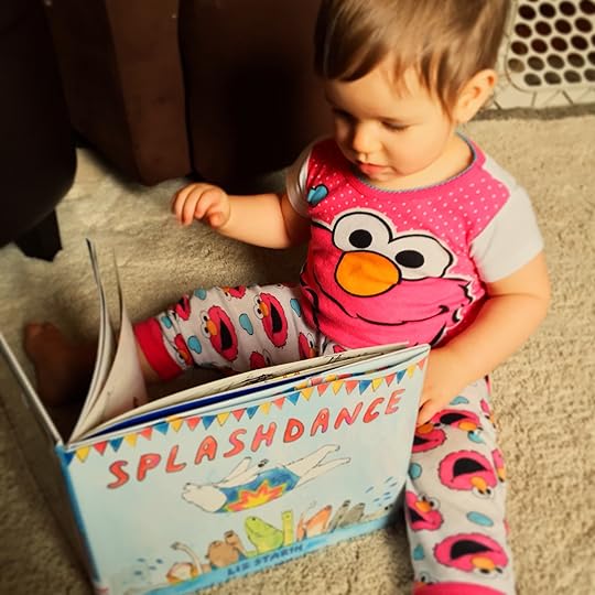 https://thebabybookwormblog.wordpress.com/2016/08/25/splashdance-liz-starin/