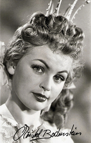 Christel Bodenstein in Das singende, klingende Bäumchen (1957)