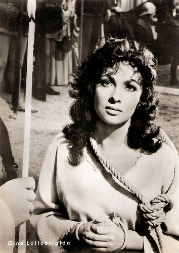 Gina Lollobrigida in Notre-Dame de Paris (1956)