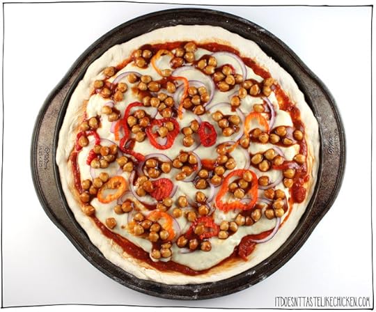 Vegan BBQ Chickpea Pizza! Made with a homemade vegan mozzarella that only takes 15 minutes to make. Layered with spicy and smoky BBQ chickpeas for the ultimate hearty cheeseless pizza. Dairy-free, gluten-free, oil-free, plant-based. #itdoesnttastelikechicken #veganpizza #veganrecipes #vegancheese