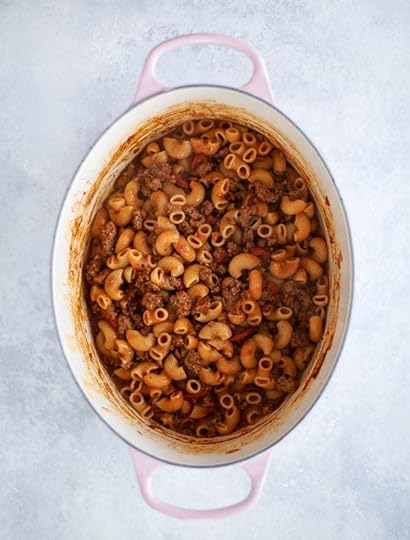 one pot chili cheese pasta I howsweeteats.com #onepotpasta #chili #cheese #chilimac #beef