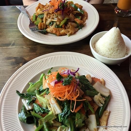 lunch specials at Sompong Thai in Jackson Heights, Queens, NYC