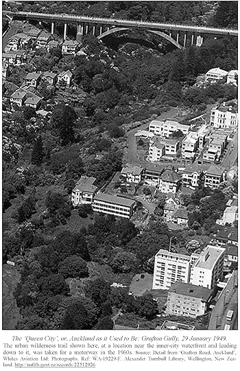 Grafton Bridge and Grafton Gully in 1949. Photo reproduced from A Maverick New Zealand Way, with caption and acknowledgements as in the book.