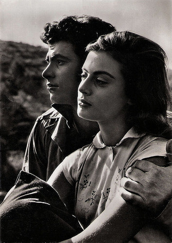 Anna Maria Ferrero and Maurizio Arena in Totò e Carolina (1955)