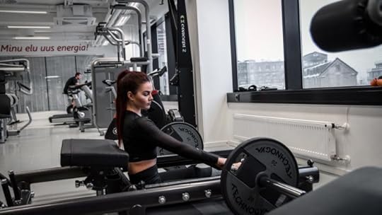 merilin-taimre-paljas-porgand-fitness-trenn-blogi-vlog-video-lihasmass-tõstmine-jõusaal