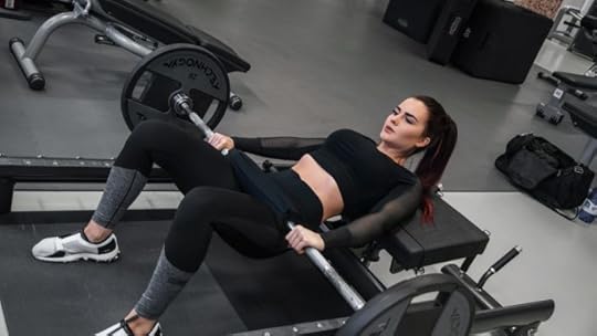 merilin-taimre-paljas-porgand-fitness-trenn-blogi-vlog-video-lihasmass-tõstmine-jõusaal