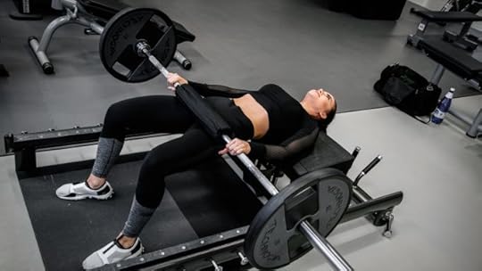 merilin-taimre-paljas-porgand-fitness-trenn-blogi-vlog-video-lihasmass-tõstmine-jõusaal