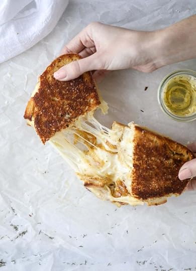 french onion grilled cheese with thyme butter I howsweeteats.com #grilledcheese #caramelizedonion #vegetarian