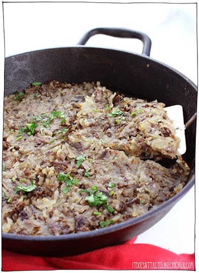 Vegan Hashbrown Potatoes! There are two tricks in this recipe to make these hashbrowns super quick and easy to make. #itdoesnttastelikechicken #veganrecipes #veganbreakfast 