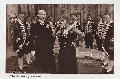 Julius Falkenstein and Ossi Oswalda in Die Austernprinzessin (1919)
