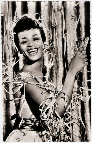 Olive Moorefield in Die Beine von Dolores (1957)