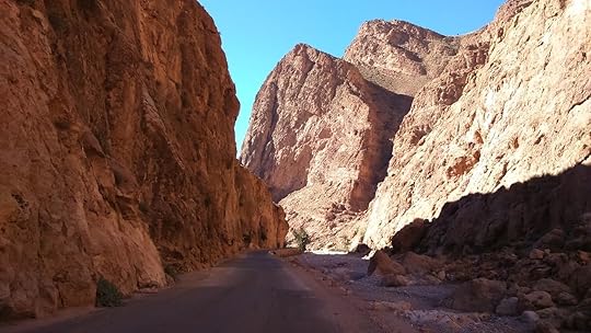 Moroccan isolate road