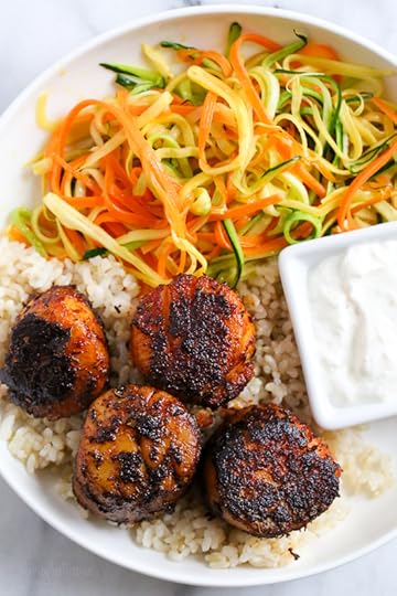 These quick seared Blackened Sea Scallops are coated in a homemade blend of blackened seasoning, then cooked in a cast iron skillet served with a creamy horseradish sauce.