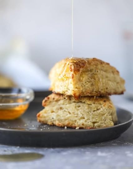 honey cheddar black pepper scones I howsweeteats.com #scones #honey #cheddar #blackpepper