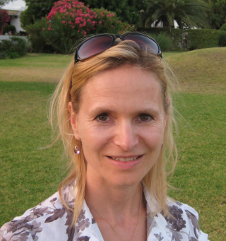 Maniupluated Lives - Photo - Helene edited (1)