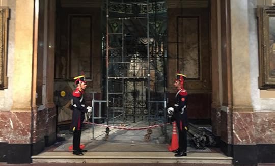 Guards at tomb in Catedral Metropolitana