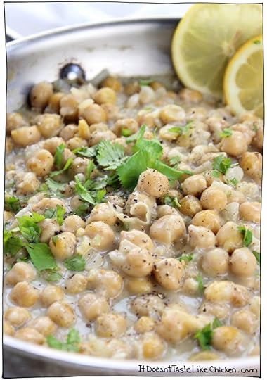 50 Easy Vegan Recipes for Beginners! Breakfast, snacks, mains, and desserts. All super easy and quick. Perfect for new cooks and new vegans. #itdoesnttastelikechicken #veganrecipes #vegan #easyvegan