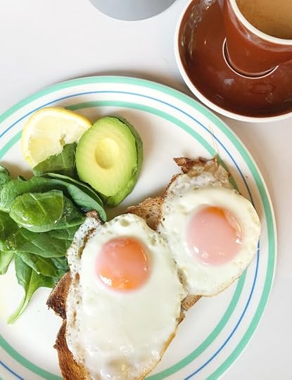 4 Tips for Eating Healthy While Traveling (and our favorites in London and Paris)