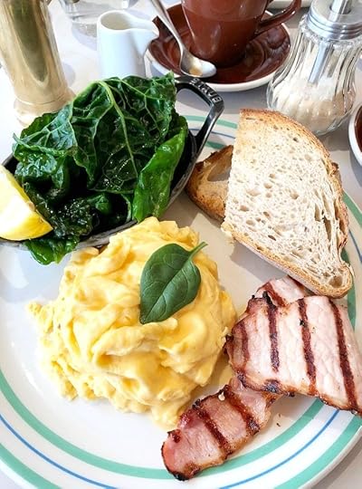 4 Tips for Eating Healthy While Traveling (and our favorites in London and Paris)