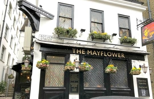 4 Tips for Eating Healthy While Traveling (and our favorites in London and Paris)