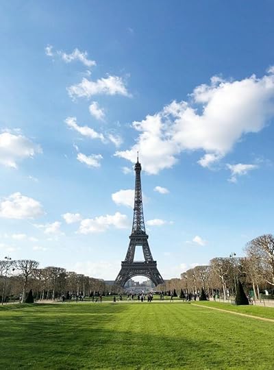 4 Tips for Eating Healthy While Traveling (and our favorites in London and Paris)