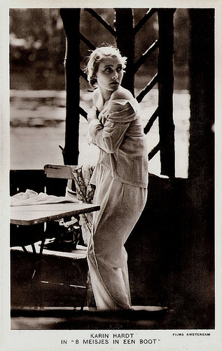 Karin Hardt in Acht Mädels im Boot
