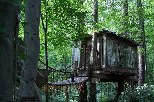 Secluded intown treehouse