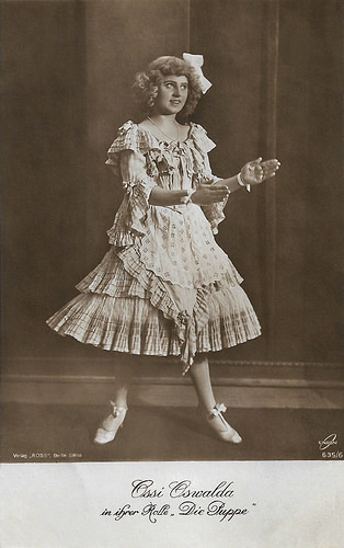 Ossi Oswalda in Die Puppe (1919)